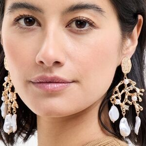 MACYS INC   Gold and Pearl Drop Earrings